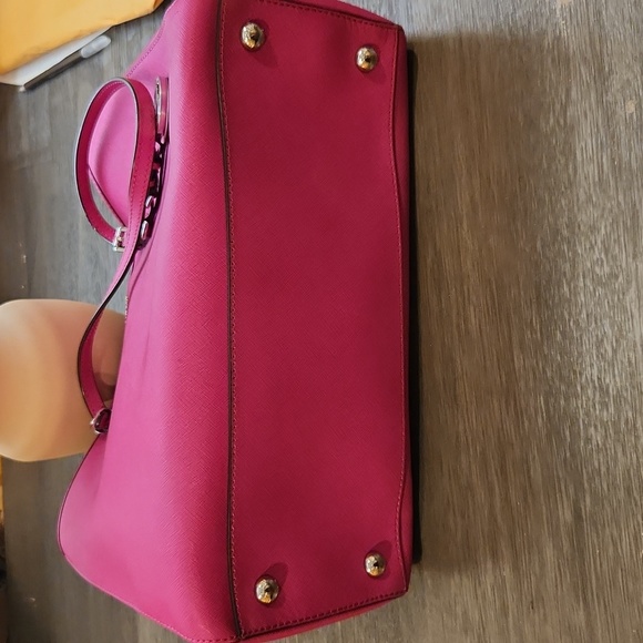 Michael Kors Jet Set travel in fuschia - Picture 2 of 6